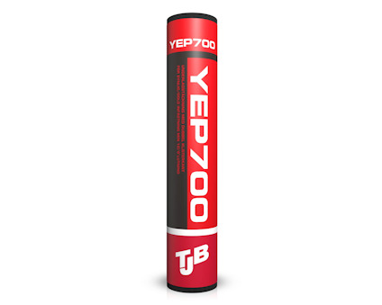 Rulle med takpapp, märkt "YEP 700", i svart och rött med TJB-logotyp.